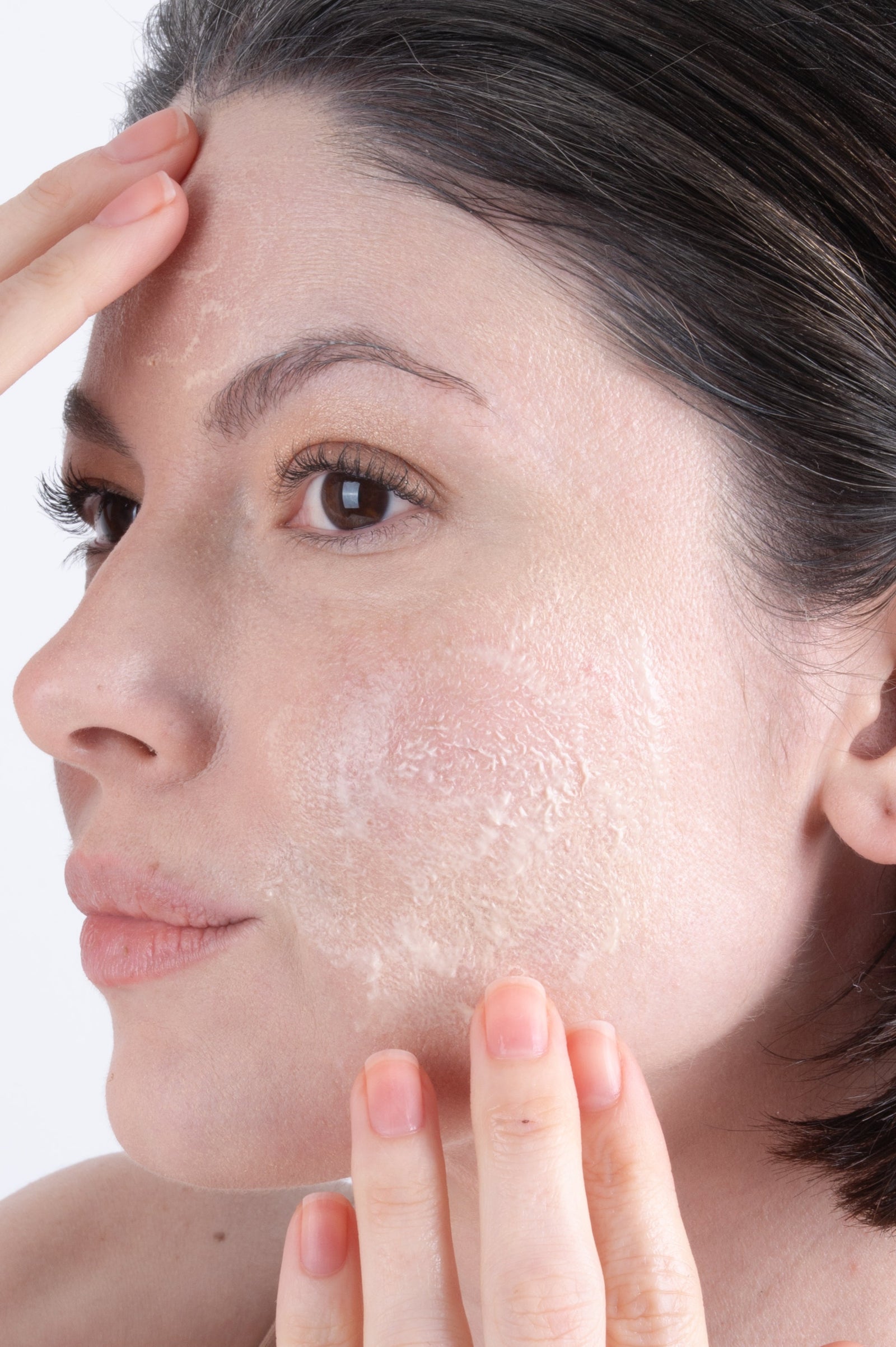 Universkin The Gel foaming cleanser in use